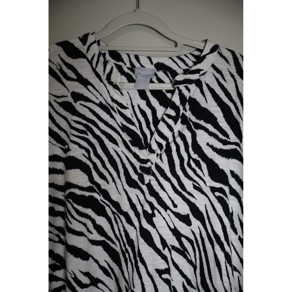 Animal Print Zebra Chico's Tunic Top XL White Black Sharkbite Hem Split Neck - Picture 3 of 5